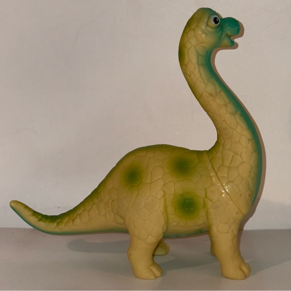 [4/$25] GREEN YELLOW DINOSAUR STEGOSAURUS HARD PLASTIC TOY COLLECTIBLE FIGURE
